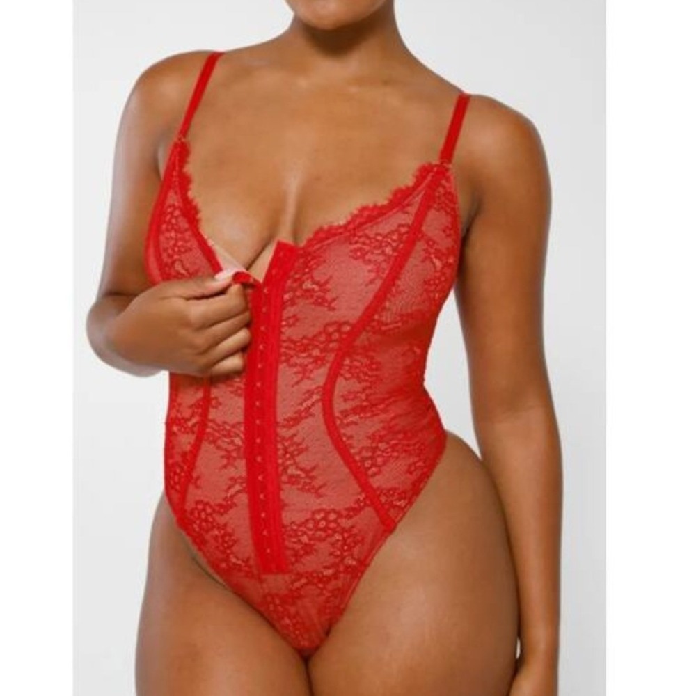 Shapellx Womens Red Lace Glamour Flawless Fit Bodysuit Hook Eye Front w Thong Md